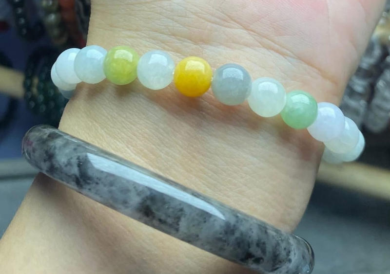 Lưu ý cần biết khi đeo ngọc theo giờ