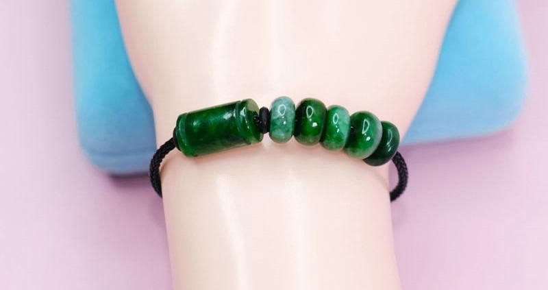 Nên kiểm tra và làm sạch trang sức ngọc định kỳ