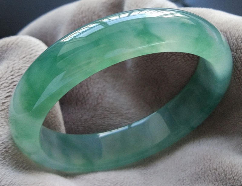 Chia sẻ cách chọn trang sức ngọc sơn thủy chất lượng