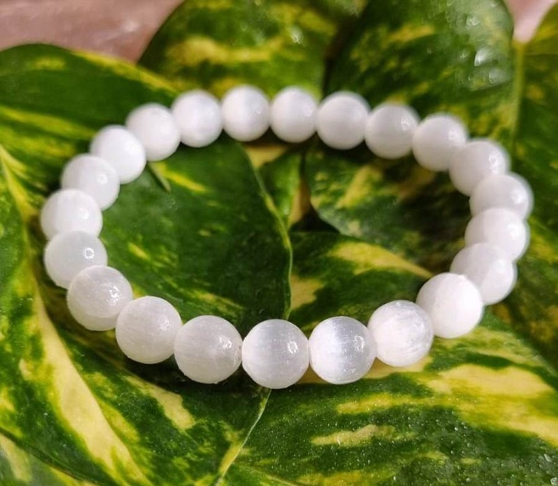 Vòng đá Selenite giúp thanh lọc năng lượng và cân bằng cảm xúc