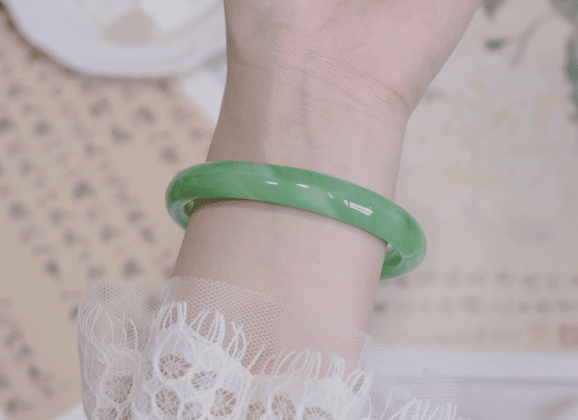 King Jades cung cấp vòng ngọc cẩm thạch đẹp chất lượng cao, uy tín, giá cả phải chăng